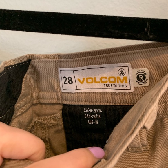 VOLCOM khaki shorts - Picture 2 of 6